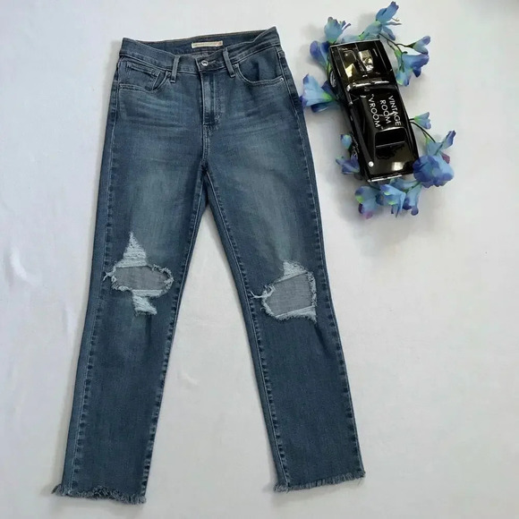 Levi's NWOT 724 High Rise Straight Crop Jeans Women 26 - Picture 2 of 12